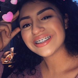 Meet your Posher, Cinthia